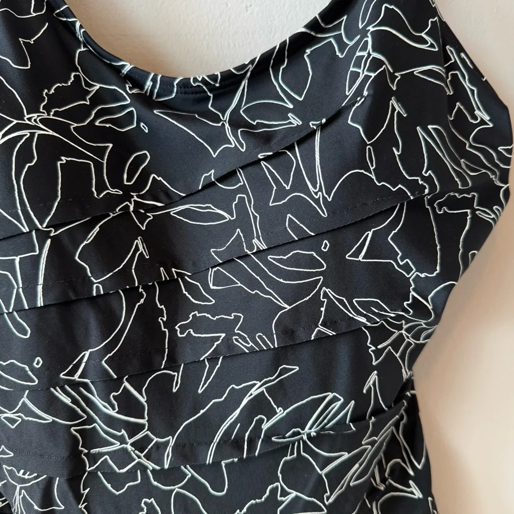 DKNY Women's Black and White Starburst One Piece Bathing Suit Size Large‎ - Picture 15 of 15